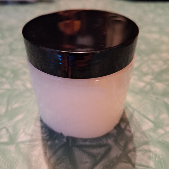 Guilty Treasures Make Me Melt Emollient Exfoliating Scrub NEW! - Picture 4 of 5